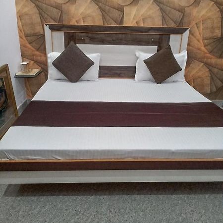 Branded Guest House Jalandhar Exteriör bild